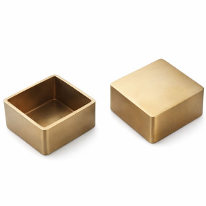 Boîte carrée en laiton...